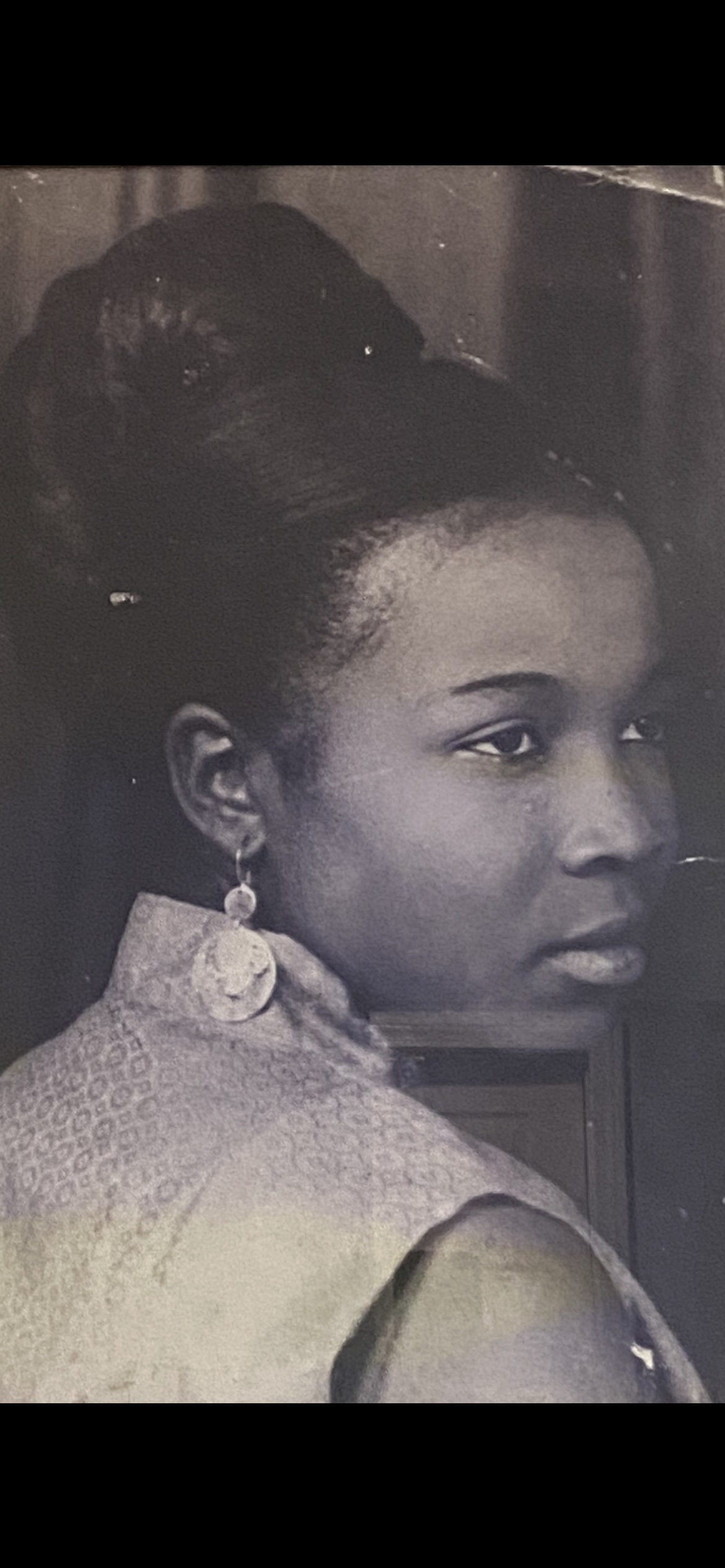 A young woman’s portrait — maternal lineage